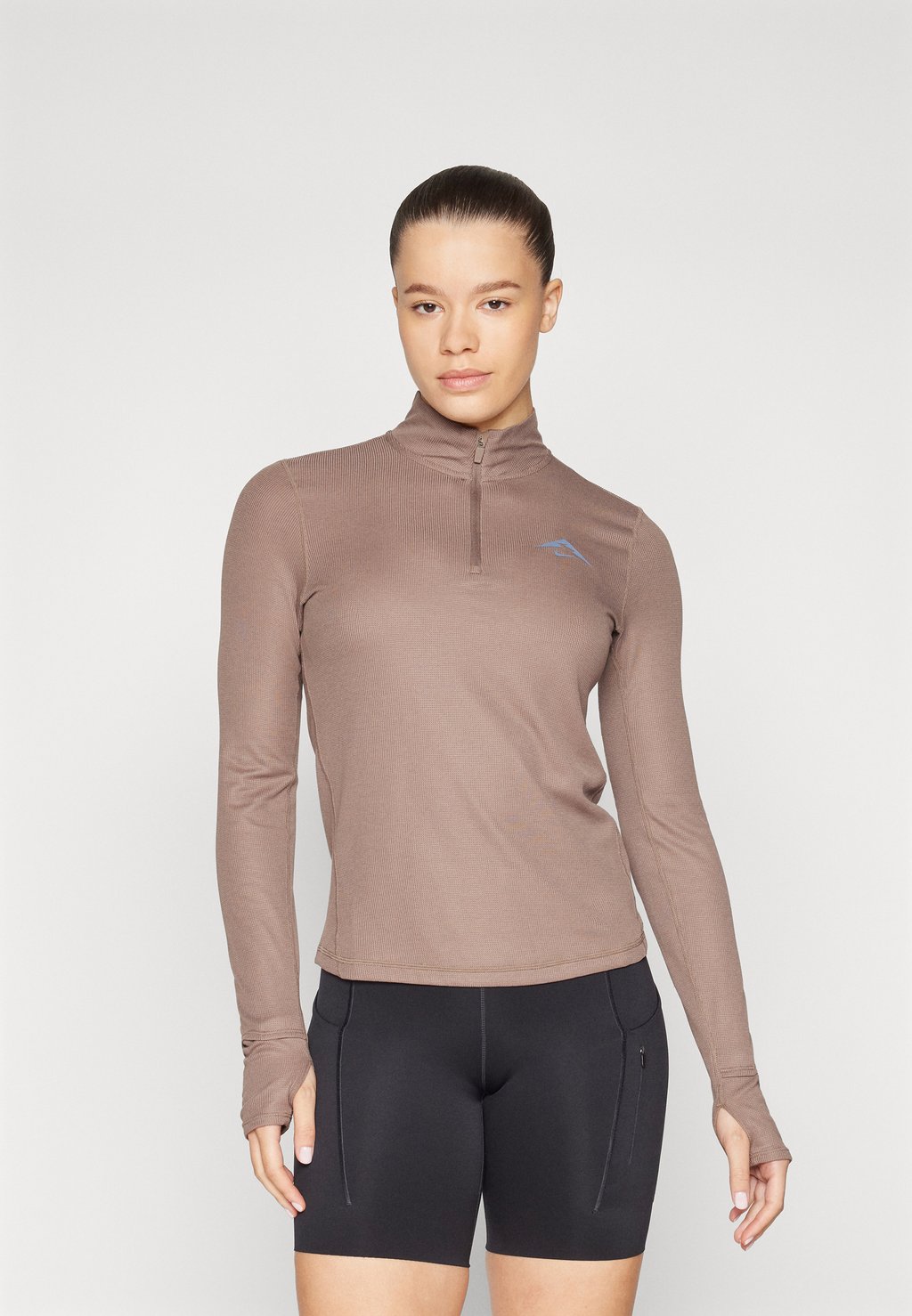 

Топ с длинными рукавами TRAIL MIDLAYER Nike Performance, серо-коричневый