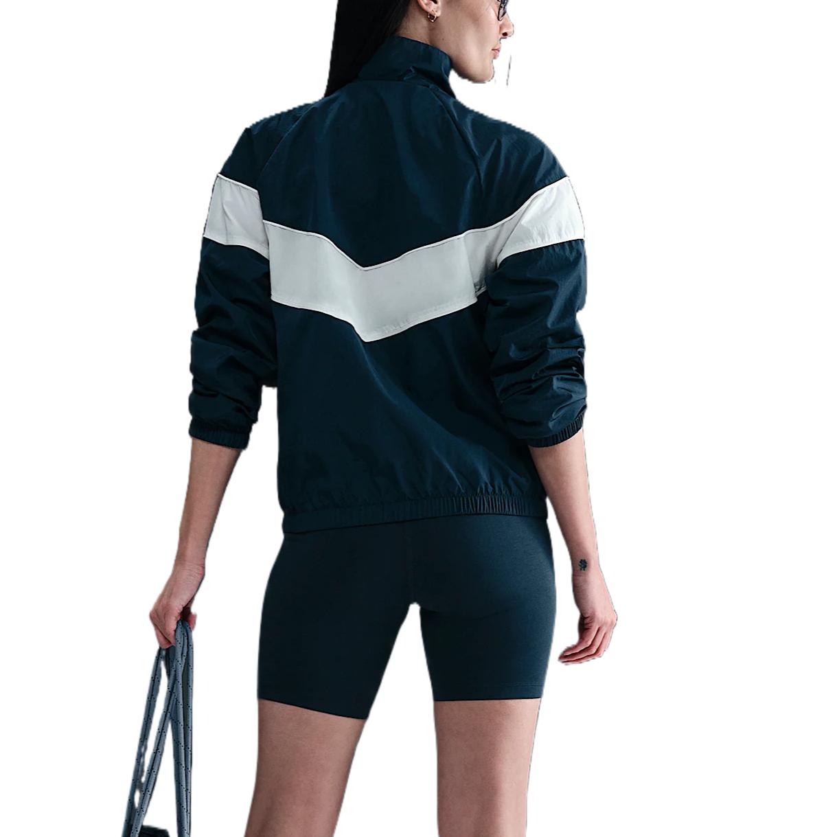 Nike Ветрозащитная женская куртка свободного кроя с защитой от ультрафиолета на молнии Windrunner, Dark Blue — фото 4