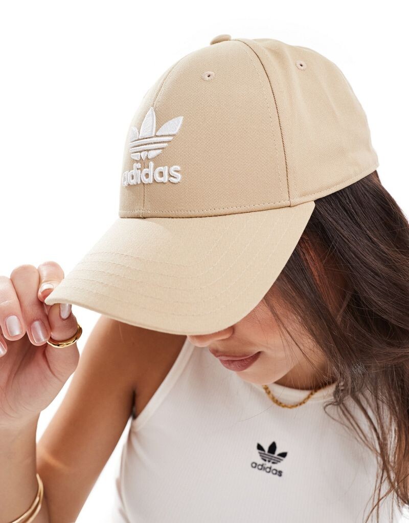 

Бежевая кепка Snapback с трилистником adidas