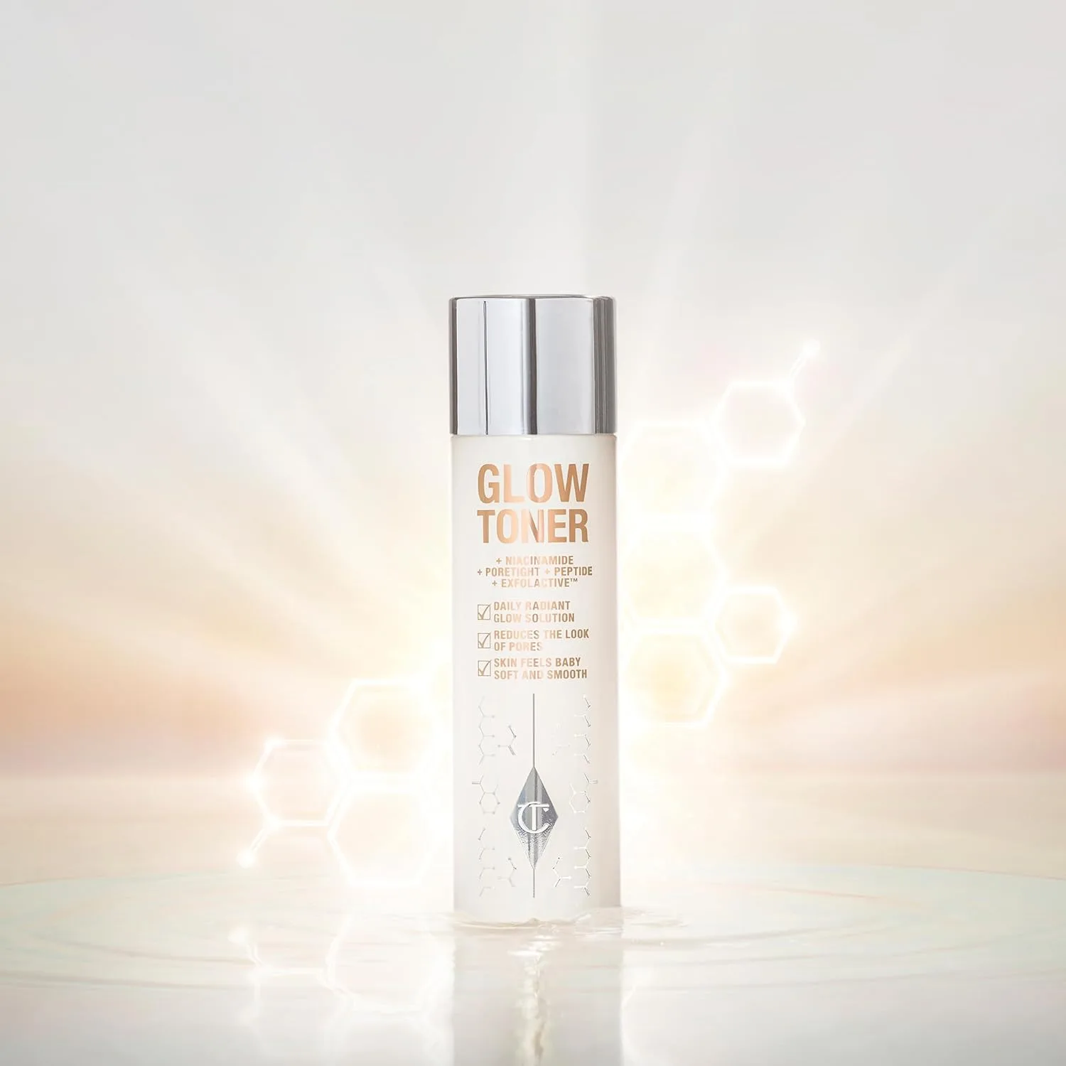 Тоник для лица Charlotte Tilbury Glow Face Toner - отшелушивающий тоник для жирной кожи - помогает уменьшить видимость пор, увлажняет и придает коже упругость - с нежным ароматом розы и лимона. 148 мл (1 шт.) — фото 4