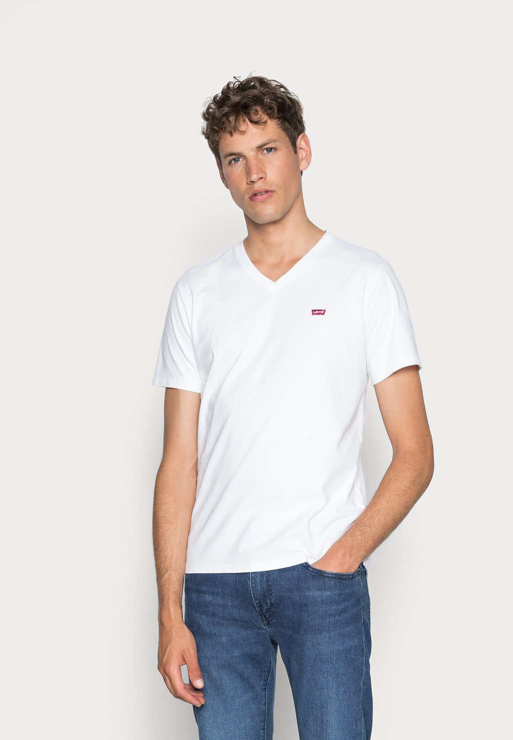 

Базовая футболка Original V-Neck Levi's, белый