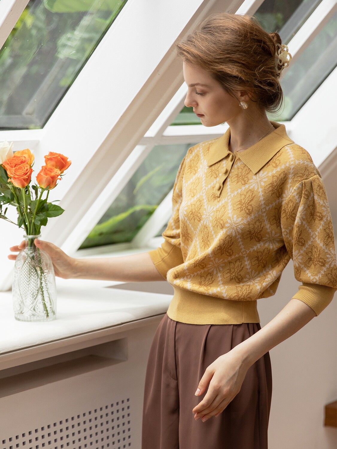 

Простой свитер в стиле ретро, ​​цветочный узор, контрастный воротник, пуговицы спереди Simple Retro, мультиколор