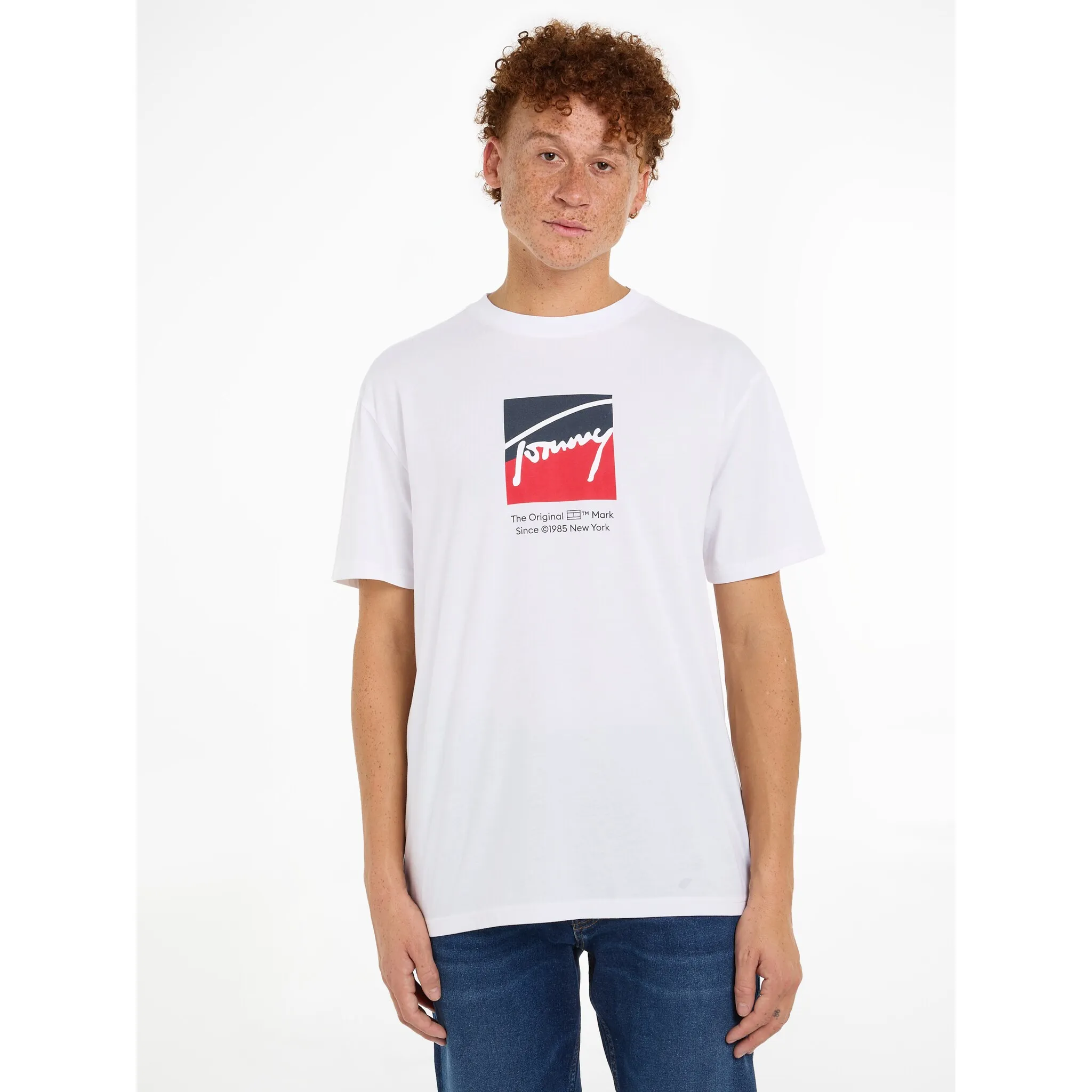 

Футболка Tommy Jeans "TJM REG RWB DNA TEE" с логотипом, белый