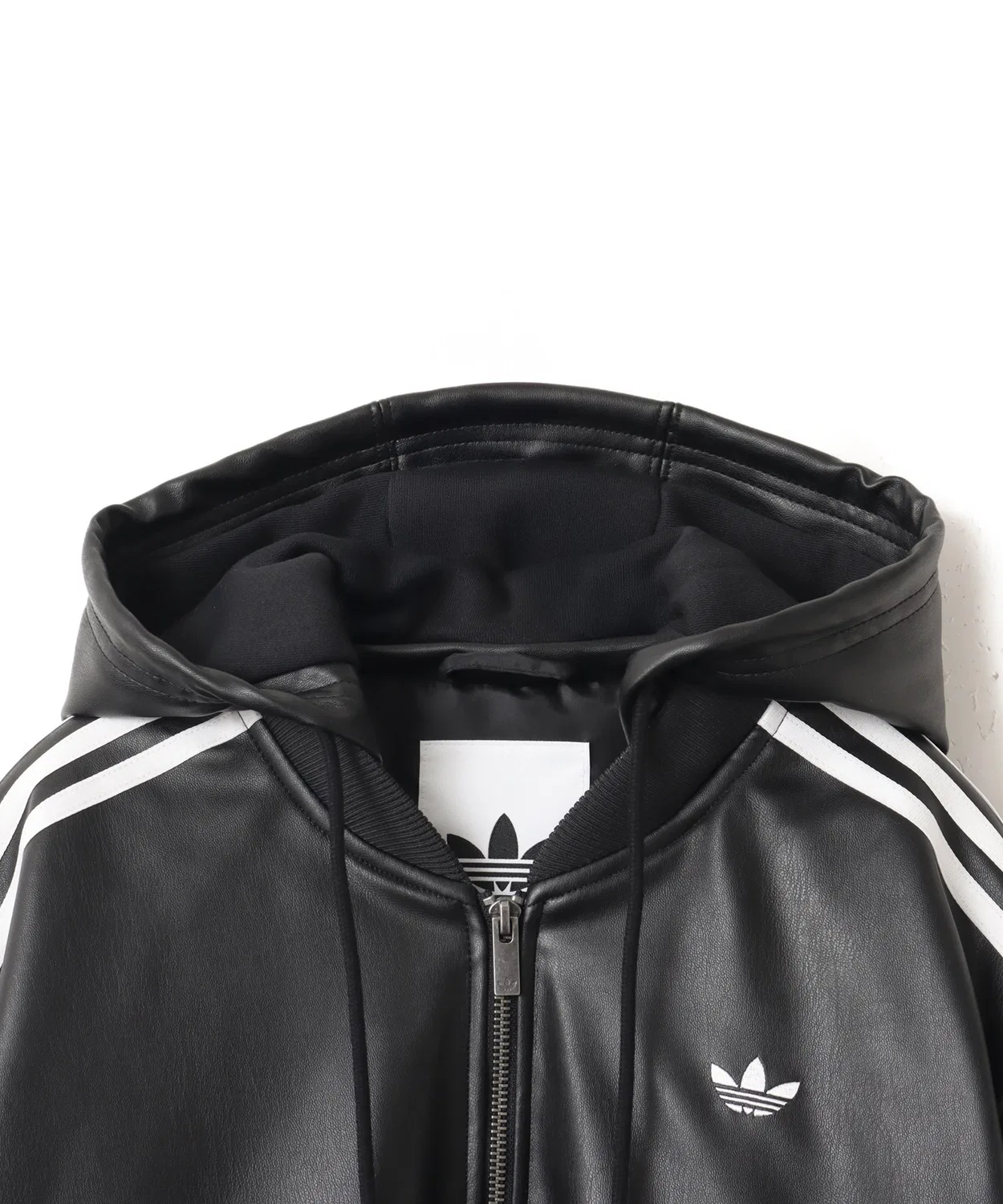 Куртка adidas W PLEATHER JKT оверсайз из синтетической кожи, чёрная — фото 3