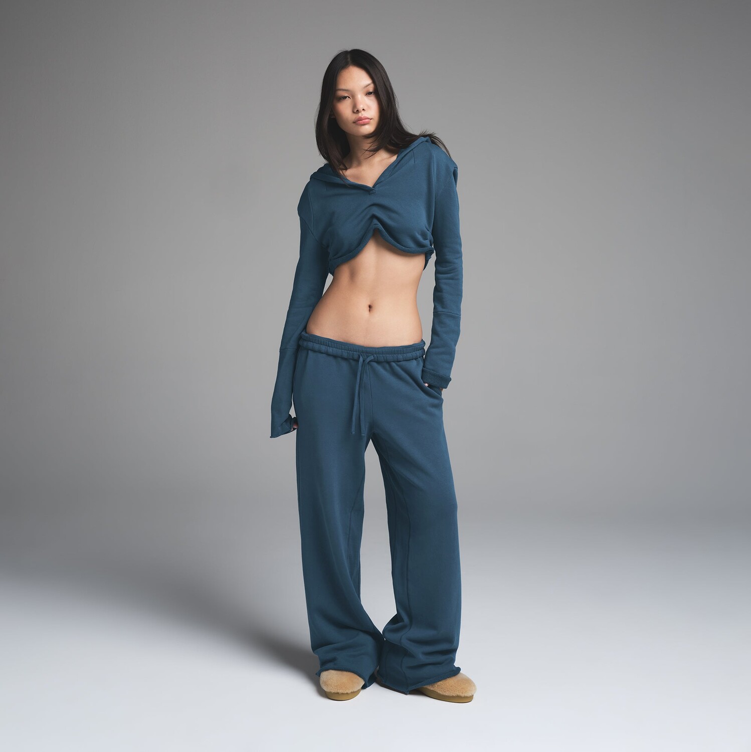 

Широкие брюки SKIMS, цвет indigo