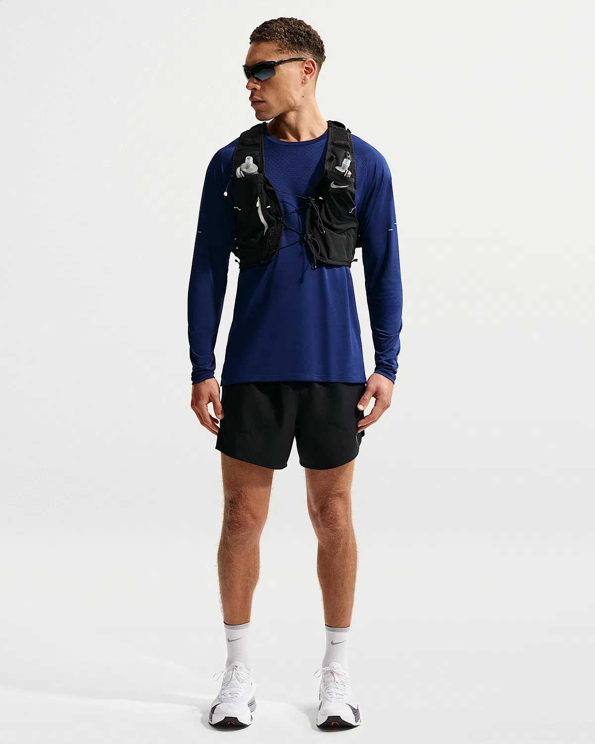 Трейловый жилет для бега (5L) Nike, Black/Sail/Sail — фото 4