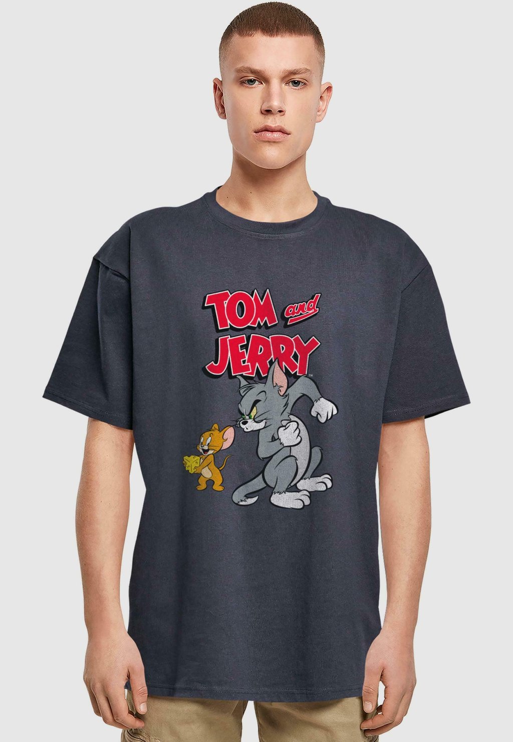 

Футболка с принтом TOM AND JERRY - CHEESE GRAPHIC Merchcode, темно-синий