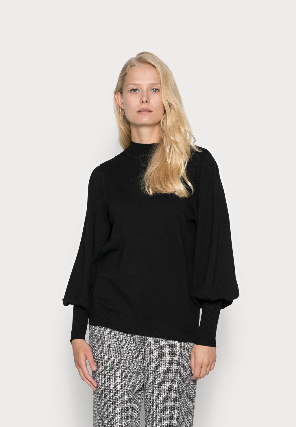 

Джемпер SC-DOLLIE 666 Soyaconcept, черный