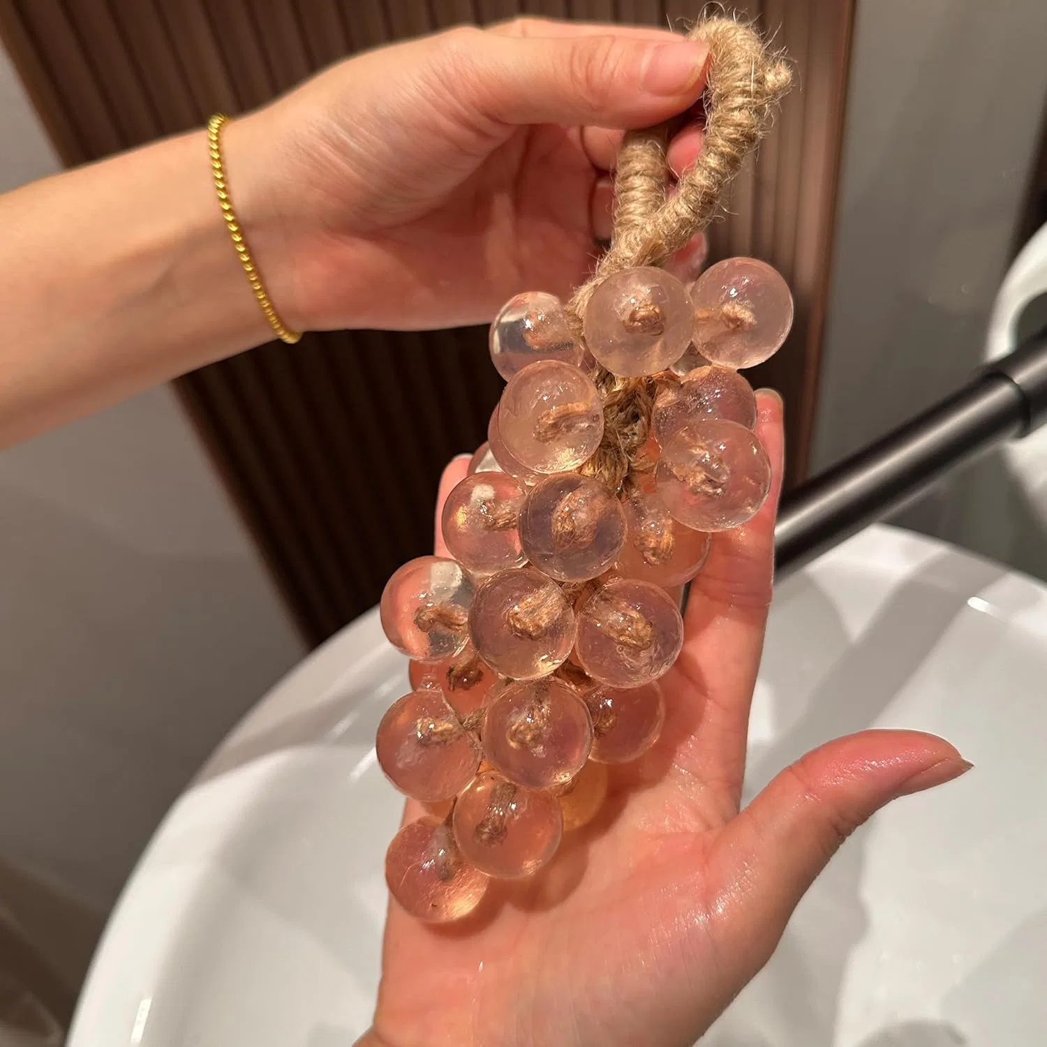 Декоративное мыло ручной работы Grape Soap на веревке, розовое Eowduk, Pink — фото 4