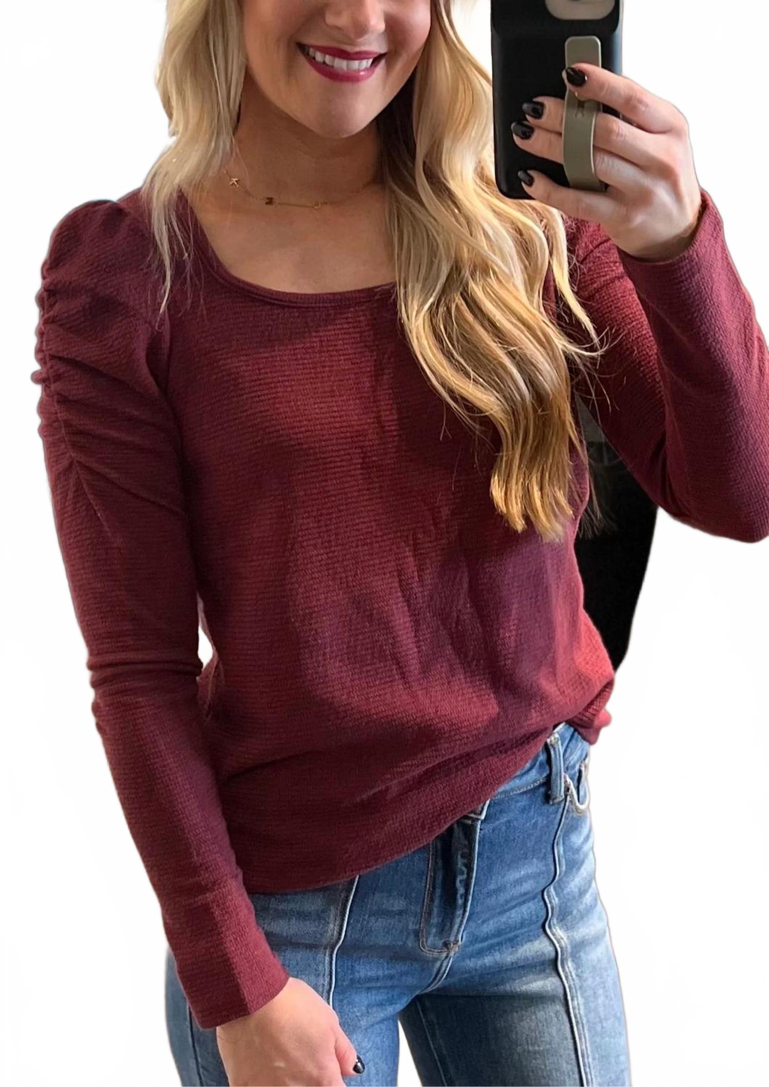 

Бордовый топ с длинными рукавами и присборенными манжетами STACCATO