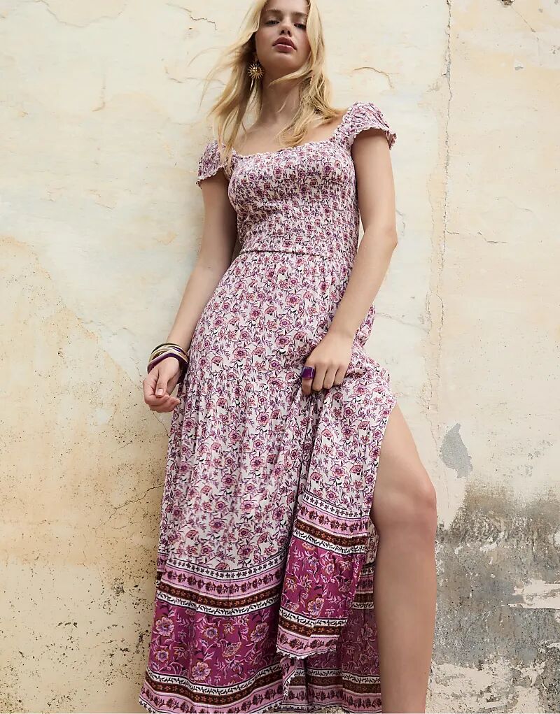 

Длинное струящееся платье Stradivarius Flowy с принтом светло-розового цвета
