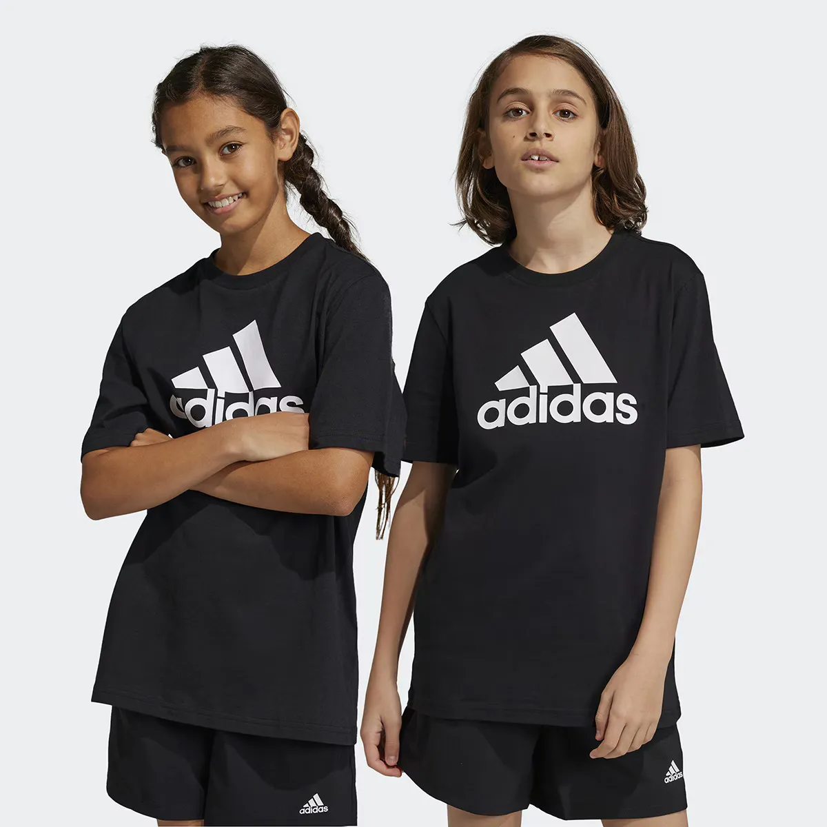 

Kids' Essentials Хлопковая футболка Adidas с большим логотипом, чёрный