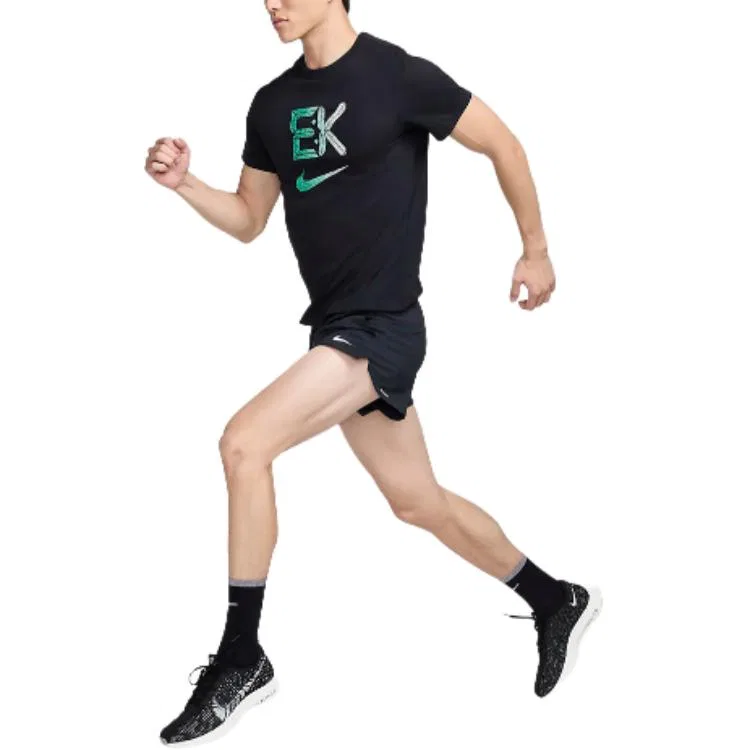 Футболка беговая Nike Kipchoge Dri-FIT черная — фото 4