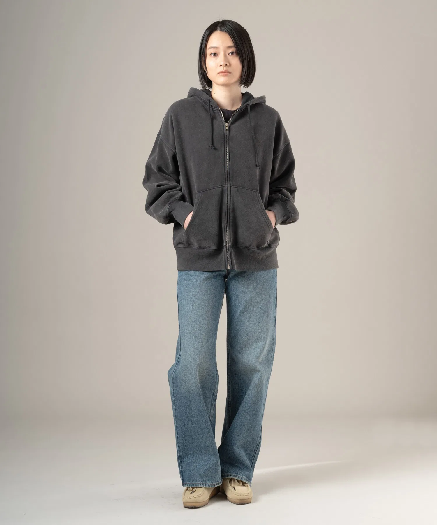 Джинсы Levi's LOW LOOSE — фото 4