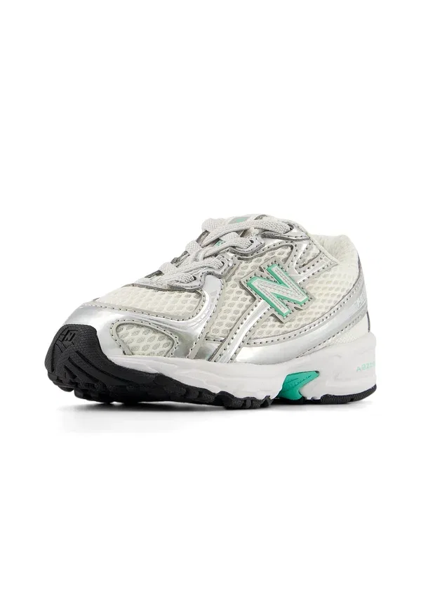 Детские кроссовки New Balance 740, серебристый металлик — фото 2