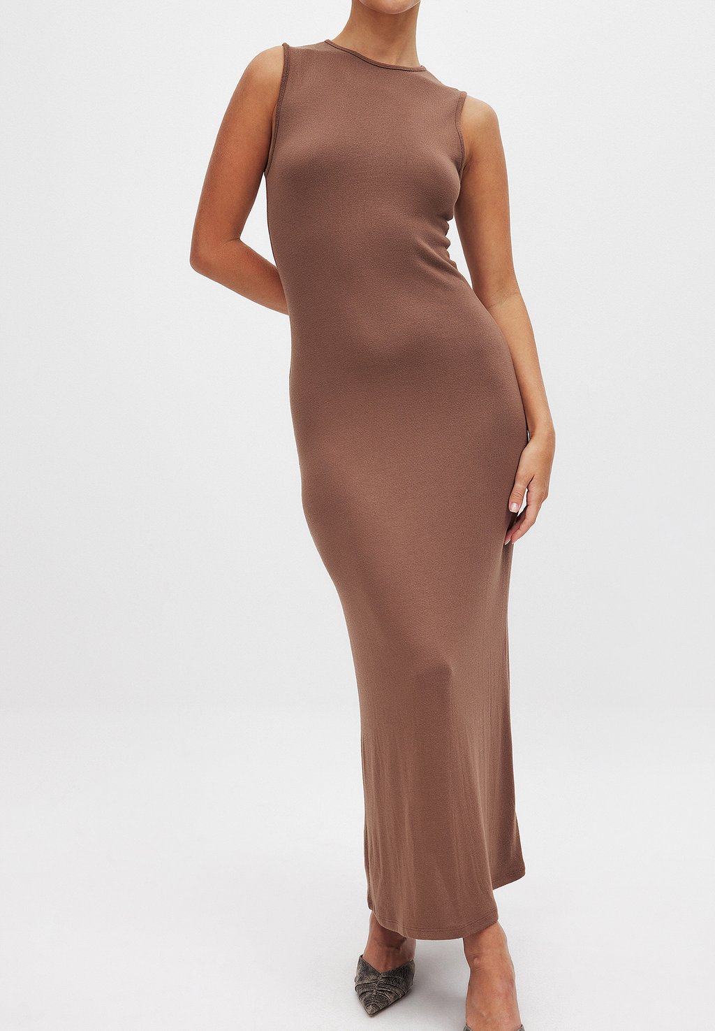

Длинное платье Vestito di maglina NA-KD, коричневый
