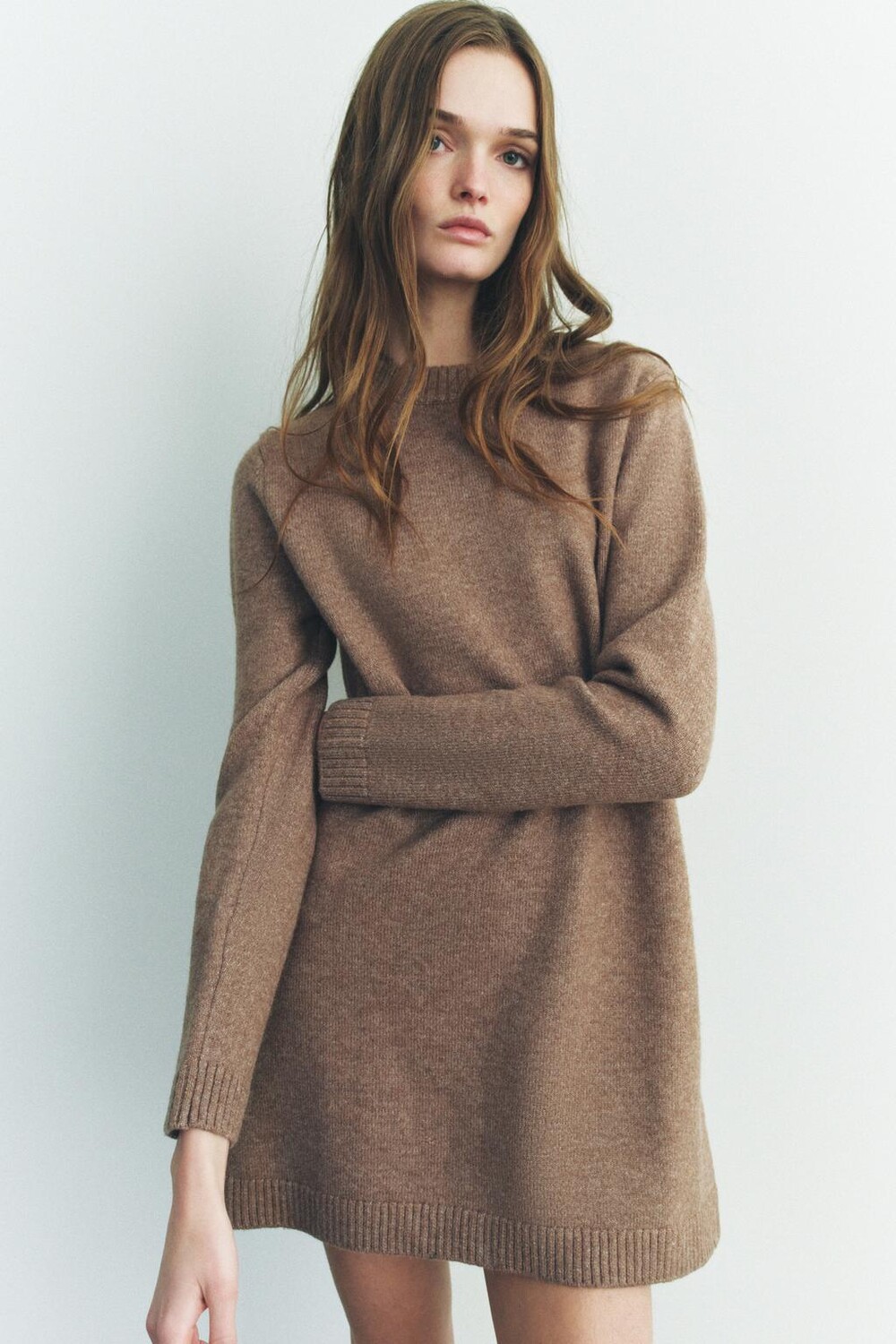 

Короткое мягкое трикотажное платье ZARA, коричневый/серо-коричневый