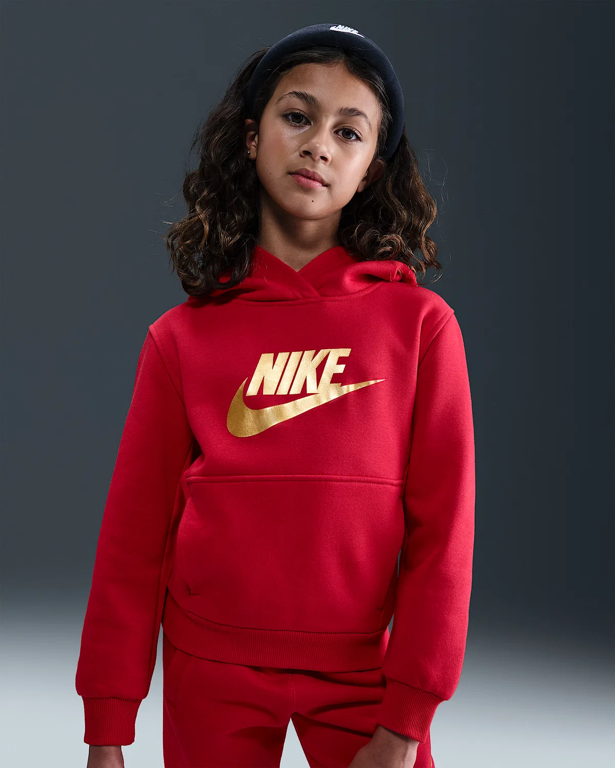 Детская худи Nike Sportswear Club Fleece, University Red/Metallic Gold — фото 2