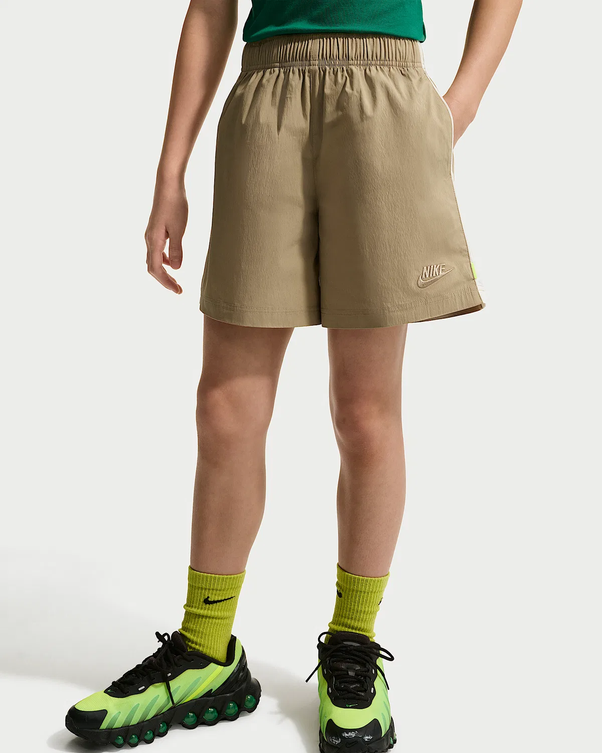 Детские шорты Nike Sportswear Woven, Parachute Beige/White/Soft Pearl/Parachute Beige — фото 3