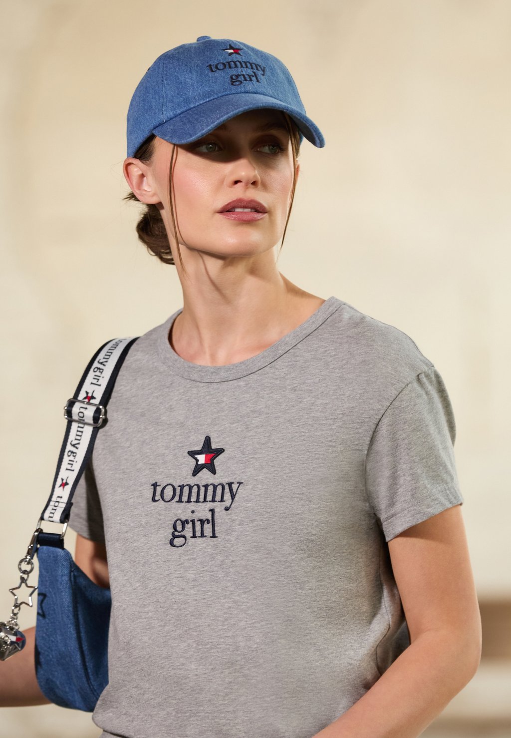 

Бейсболка TOMMY GIRL UNISEX Tommy Jeans, синий
