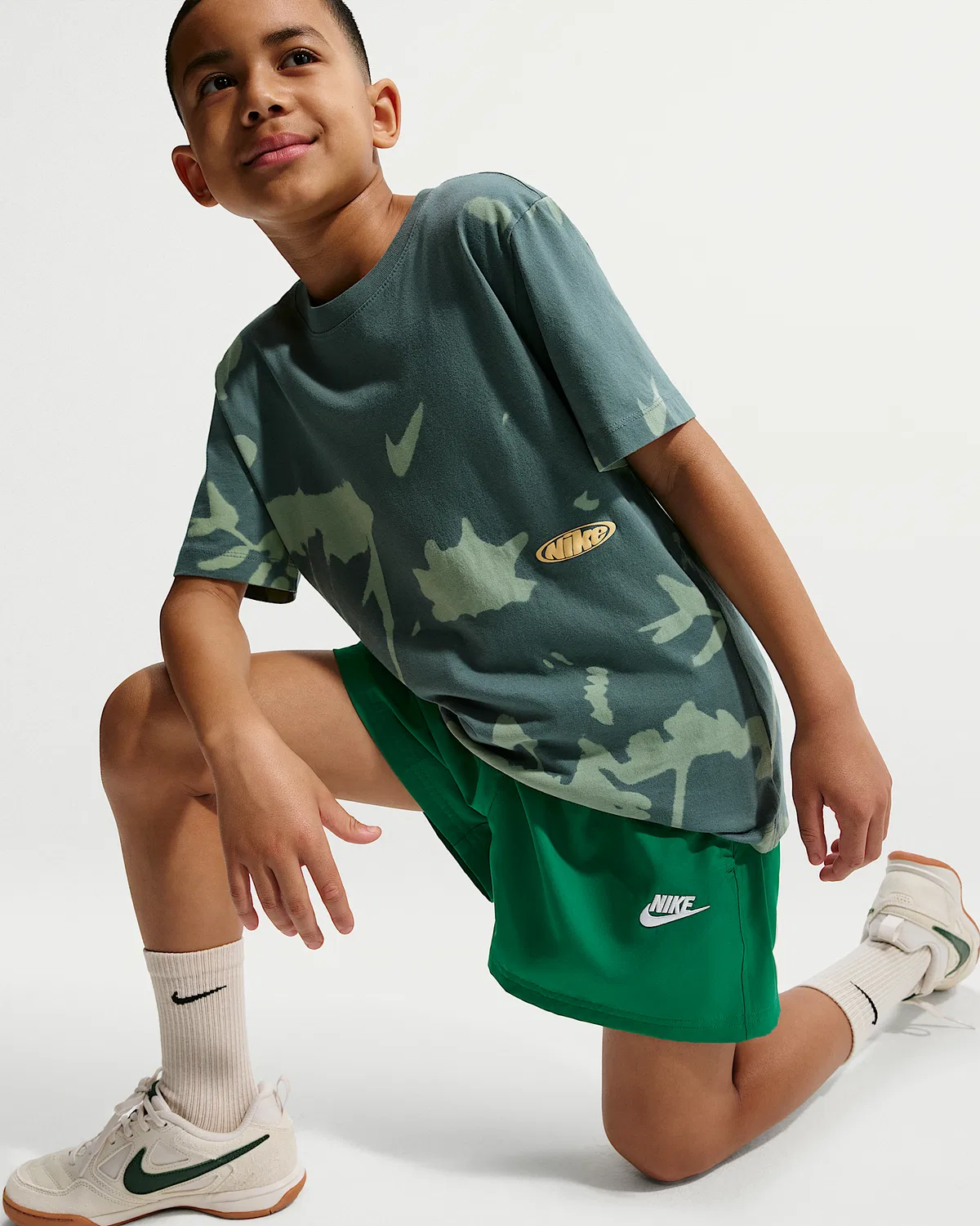 Детские шорты Nike Sportswear Club Woven 4.5", Malachite/White — фото 4
