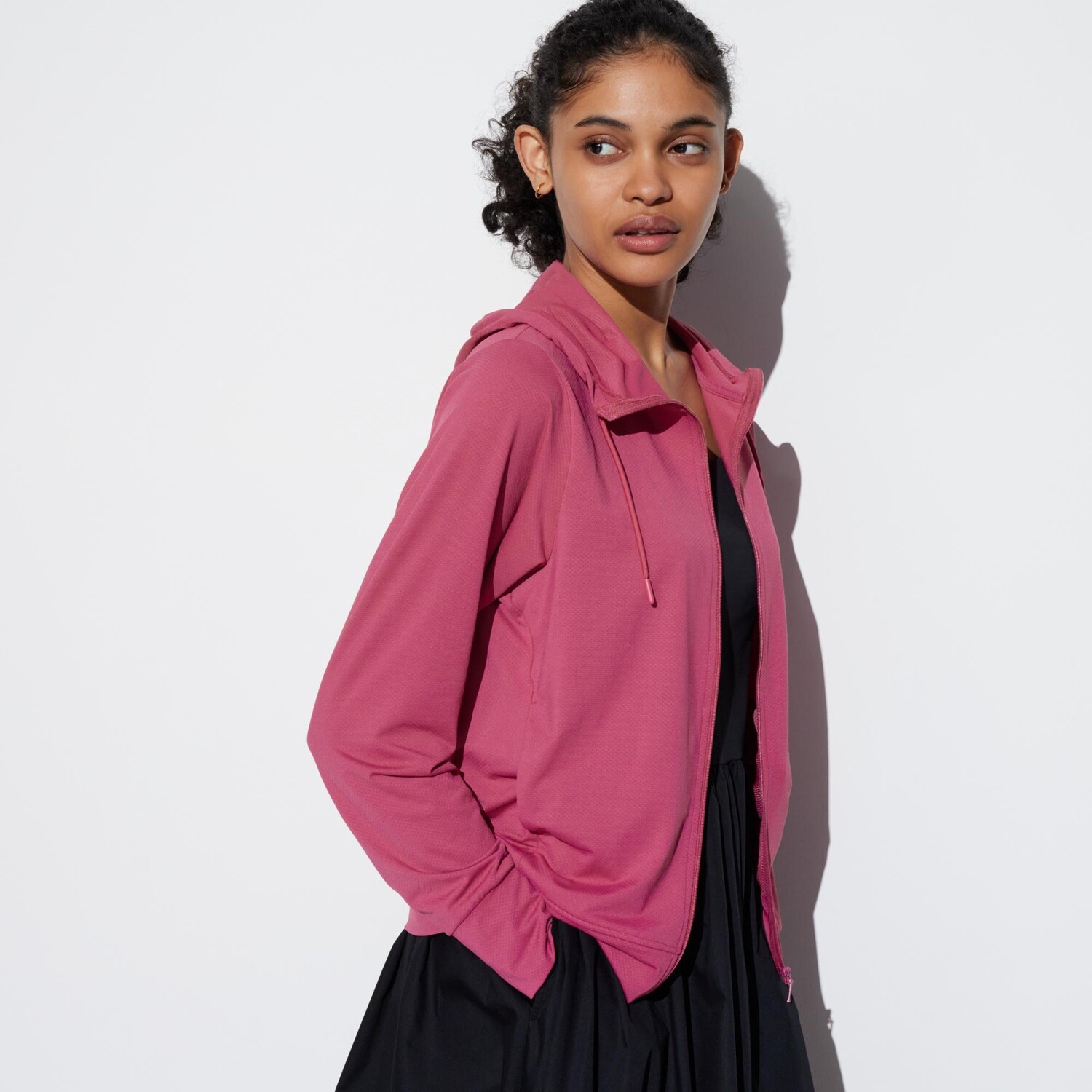 

Парка UNIQLO AIRism UV Cut с капюшоном, розовый