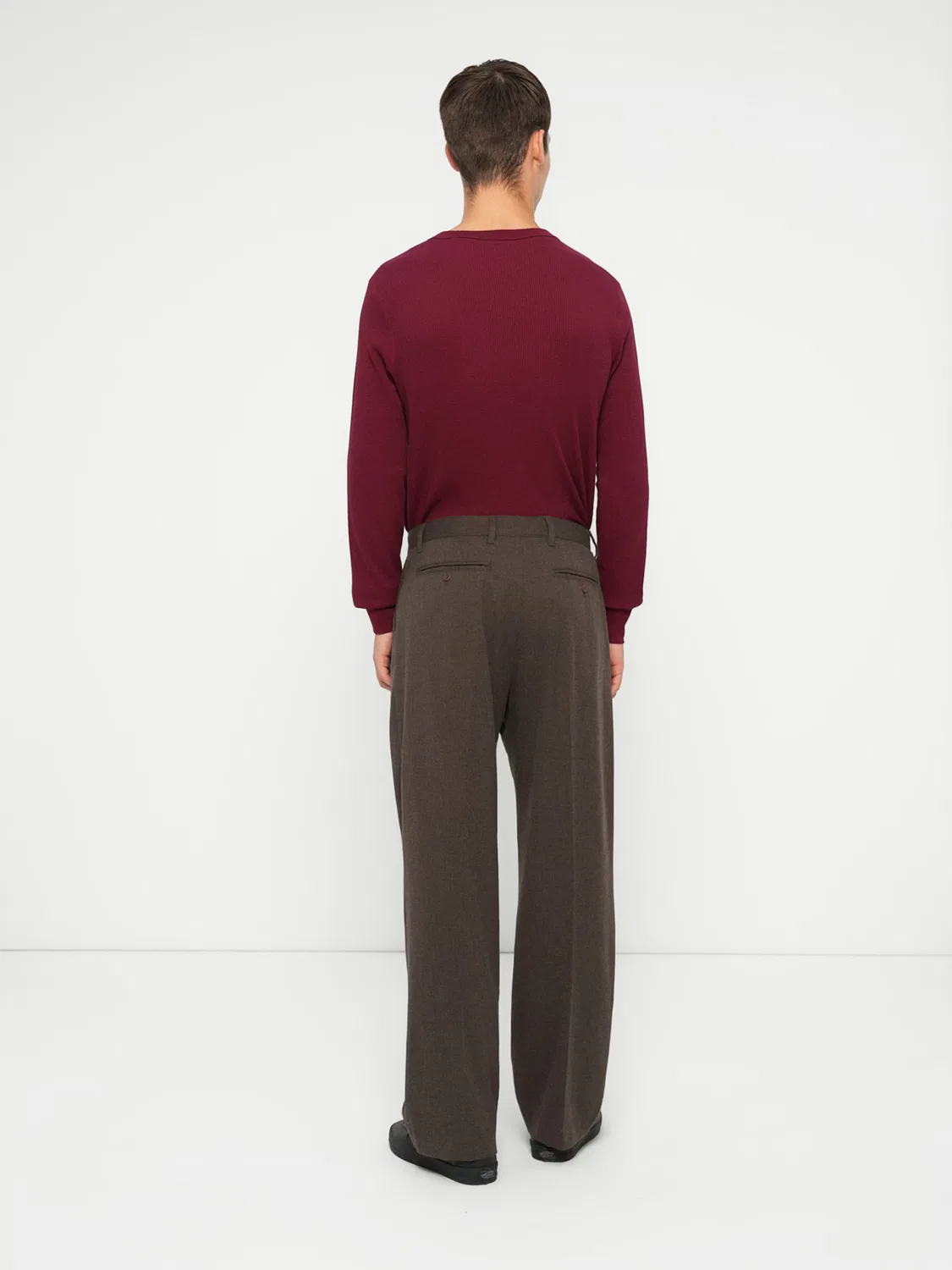 Брюки Gap Regular Pleat-Front Pants 365 коричневого цвета — фото 3