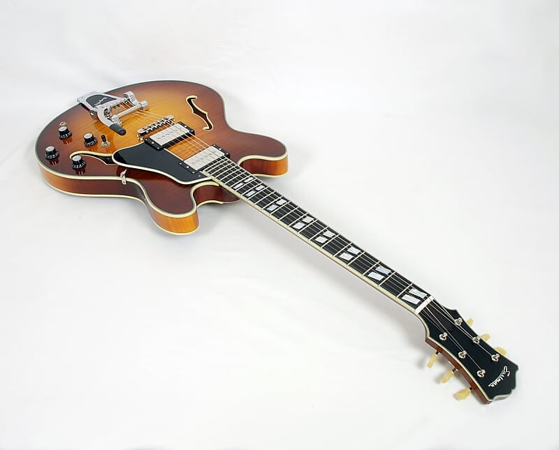 

Электрогитара Eastman T486B-GB Gold Burst Deluxe 16" Thinline With Bigsby #03189 @ LA Guitar Sales.