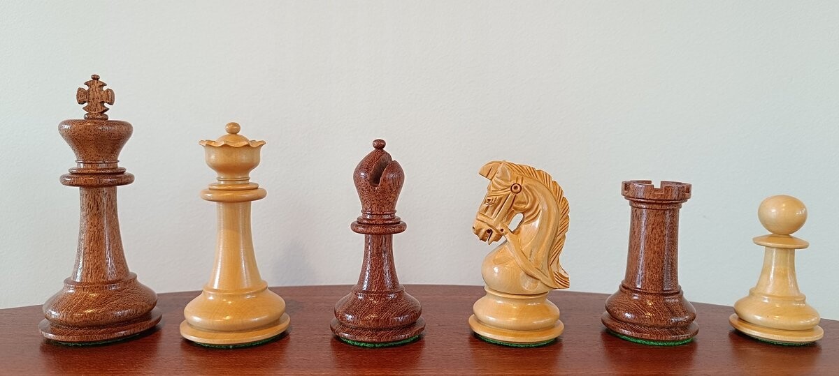 

Шахматные фигуры Султана 3,75 дюйма акация/самшит Sunrise Chess & Games