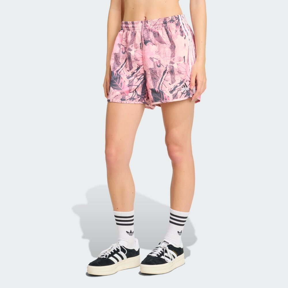 

Шорты Adidas Originals Leaf Camo Print Satin Shorts, цвет Clear Pink/White