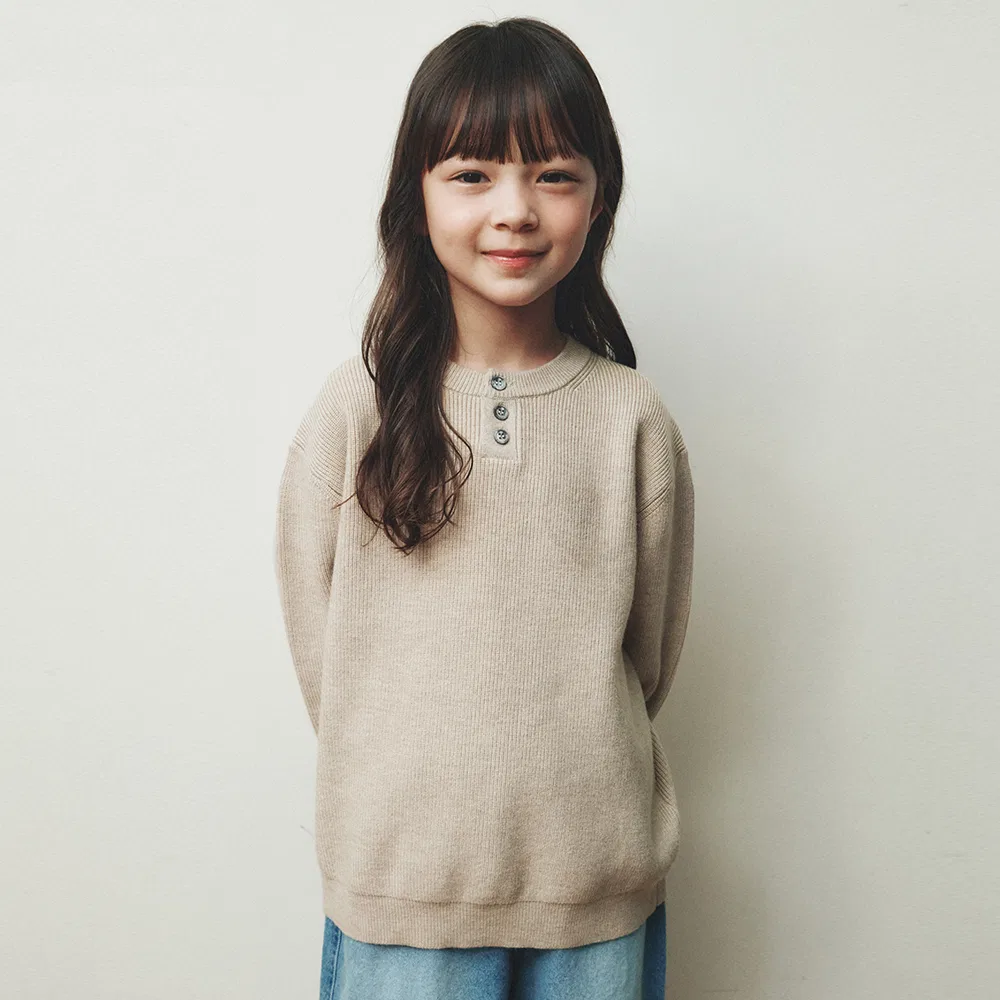 Детский трикотажный свитер хенли Always Washable бежевый от Wednesdayoasis Kids — фото 3
