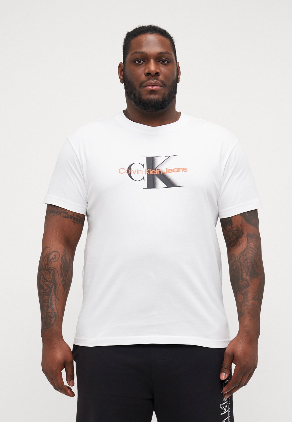 

Футболка с принтом PLUS MONOLOGO SHIFT TEE Calvin Klein Jeans, белый