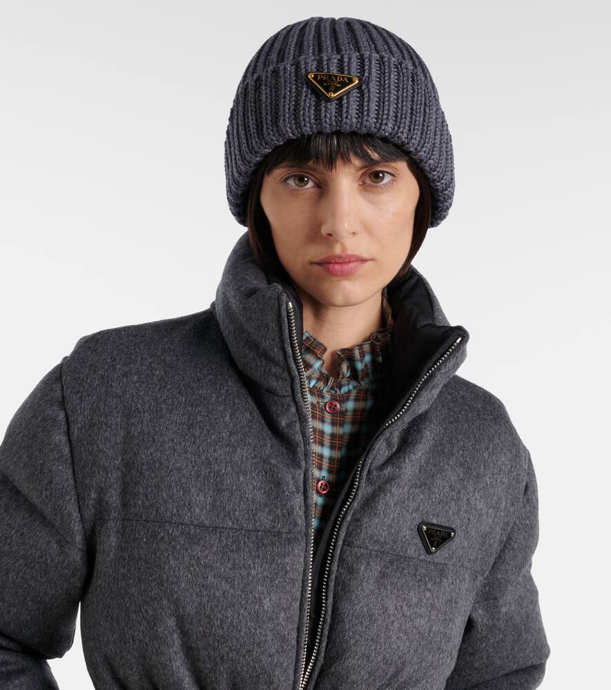 Ребристая шапка-бини из шерсти и кашемира с логотипом Prada, Grey — фото 2