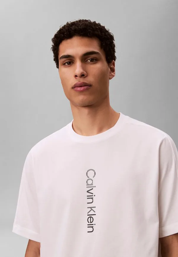 Футболка с графическим принтом, иконка, спортивный принт. Calvin Klein, Classic White — фото 4