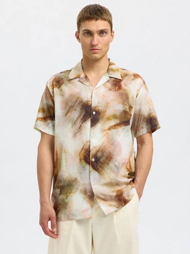 

Футболка Regular Fit с абстрактным принтом и воротником ревер Selected