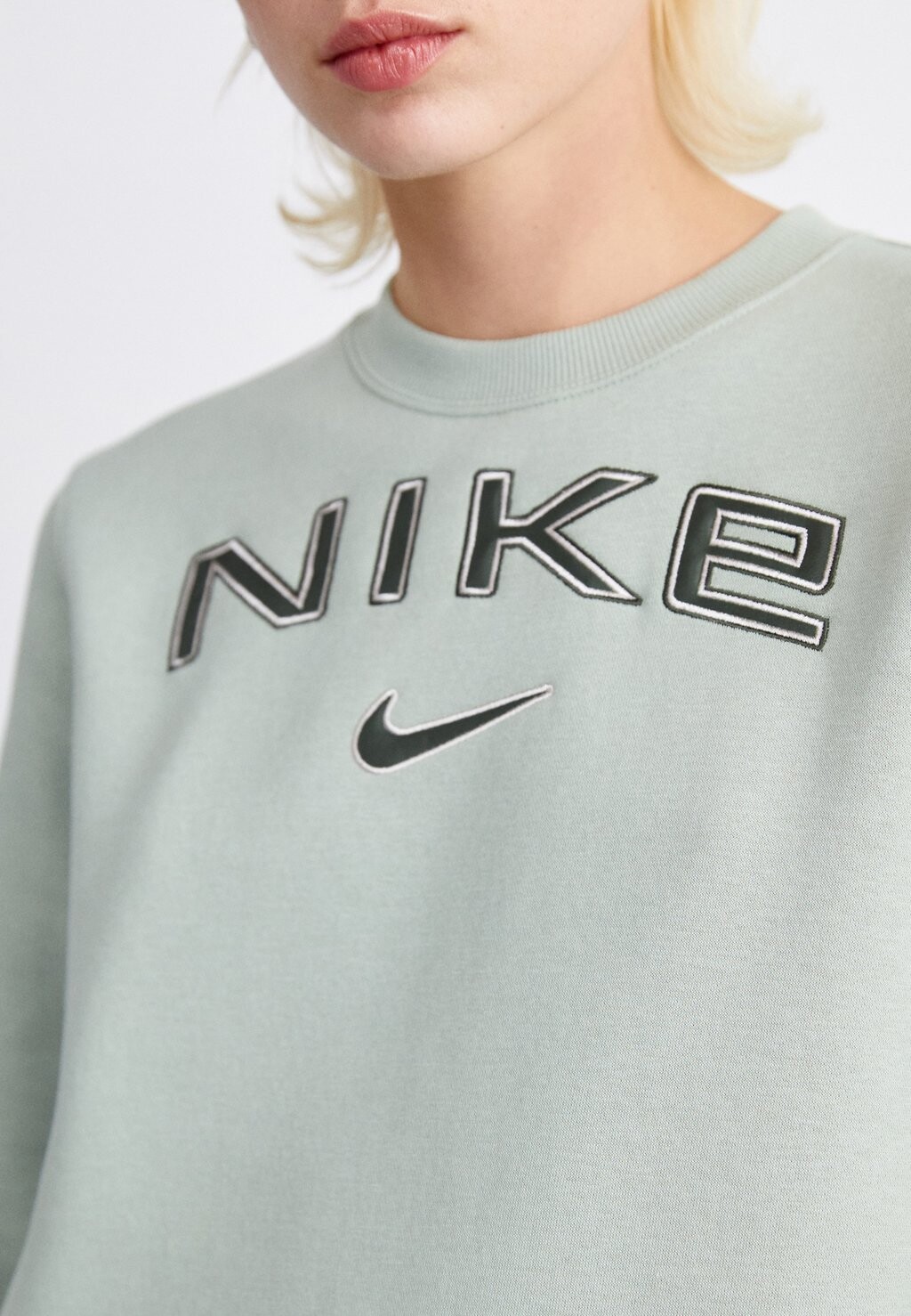 

Толстовка LOGO CREW Nike Sportswear, зеленый
