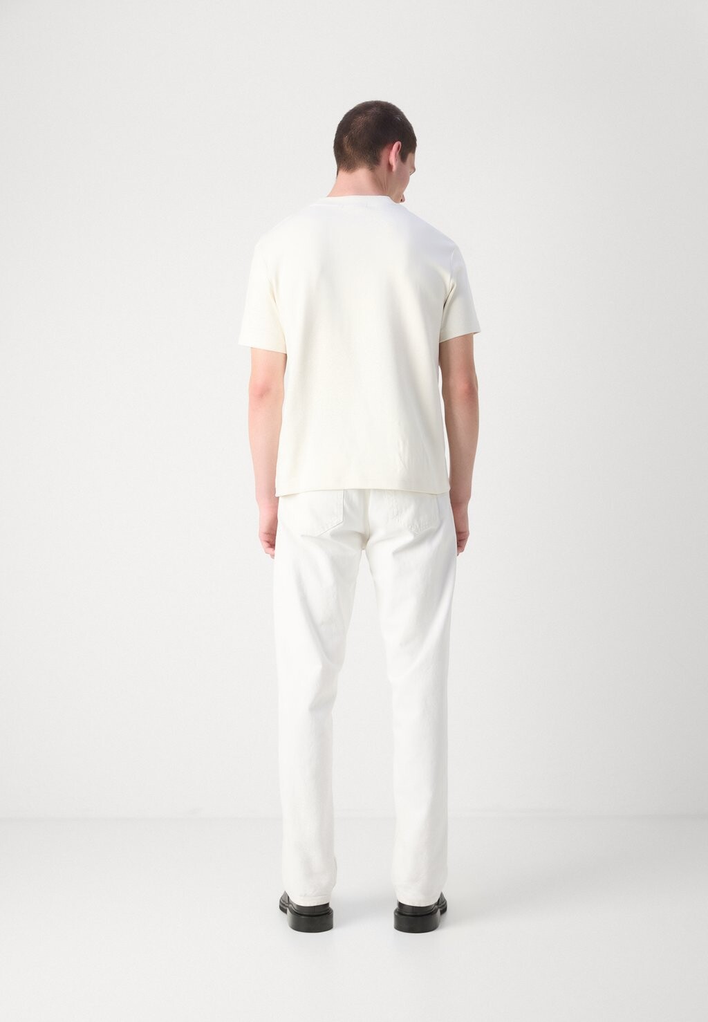 

Базовая футболка TEE Calvin Klein Jeans, кремовый