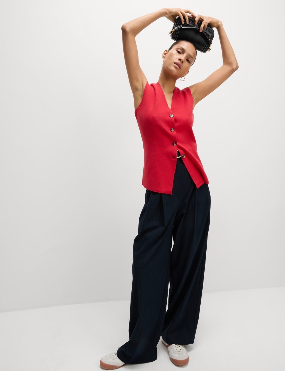 

Мягкий на ощупь трикотажный жилет с V-образным вырезом Marks & Spencer, цвет Scarlet