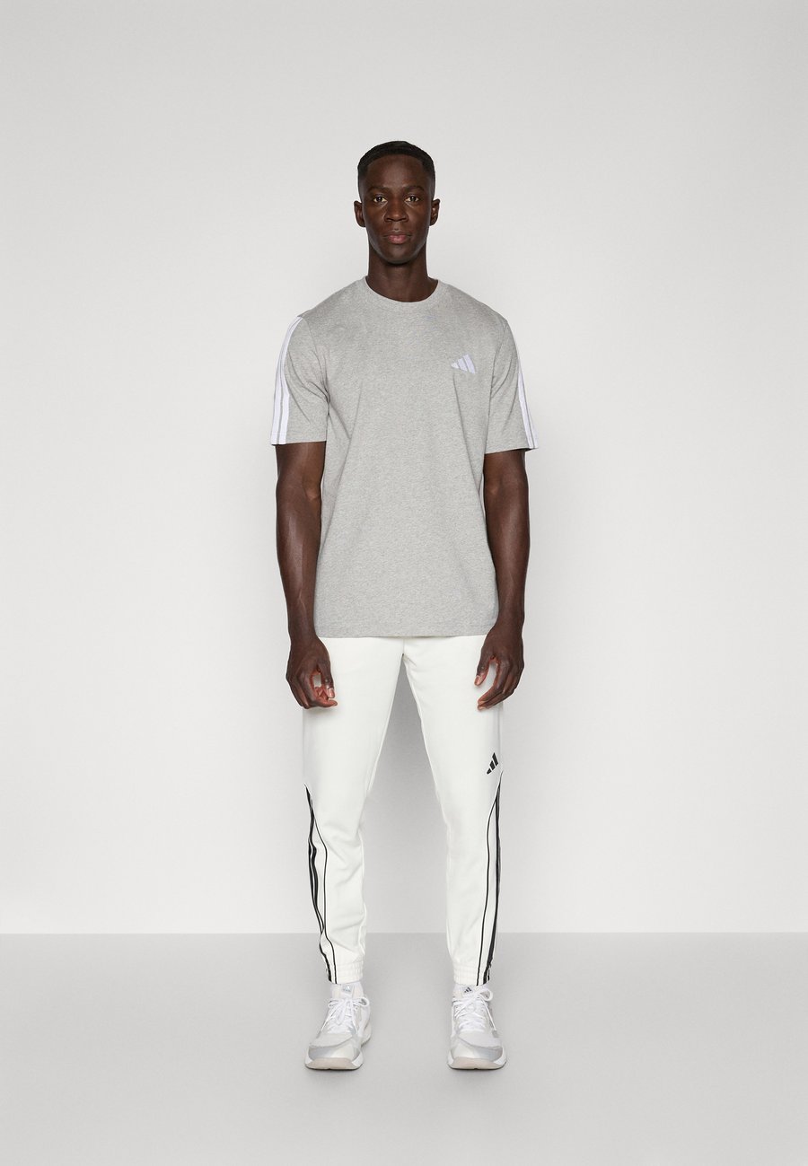 Футболка Adidas Sportswear Print T-shirt, Medium Grey Heather/Grey — фото 2