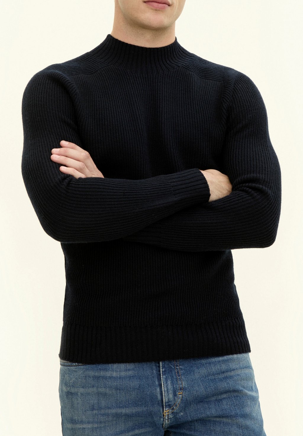 

Свитер Oscar Jacobson, темно-синий