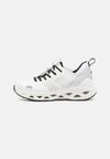 

Кроссовки SURGE Steve Madden, белый