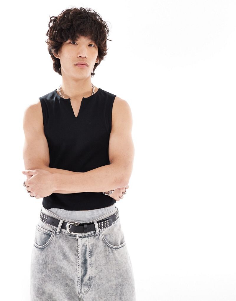 

COLLUSION - Черная майка с вырезом на вырезе