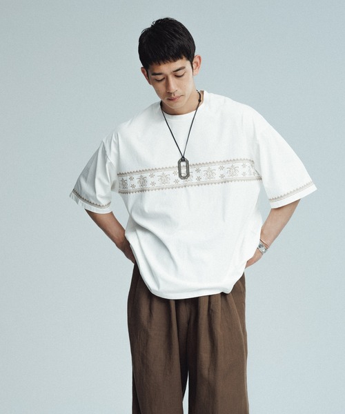 

Футболка с вышивкой крестиком, силуэт коробки ADAM ET ROPE', белый