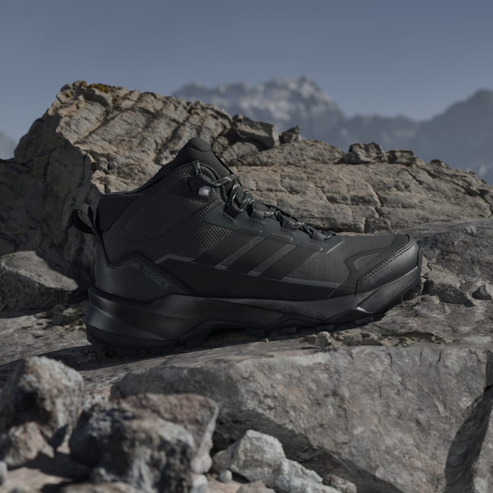 Ботинки Adidas Terrex Skychaser AX5 Mid GORE-TEX Hiking Shoes, цвет Carbon/Core Black/Semi Flash Aqua — фото 2