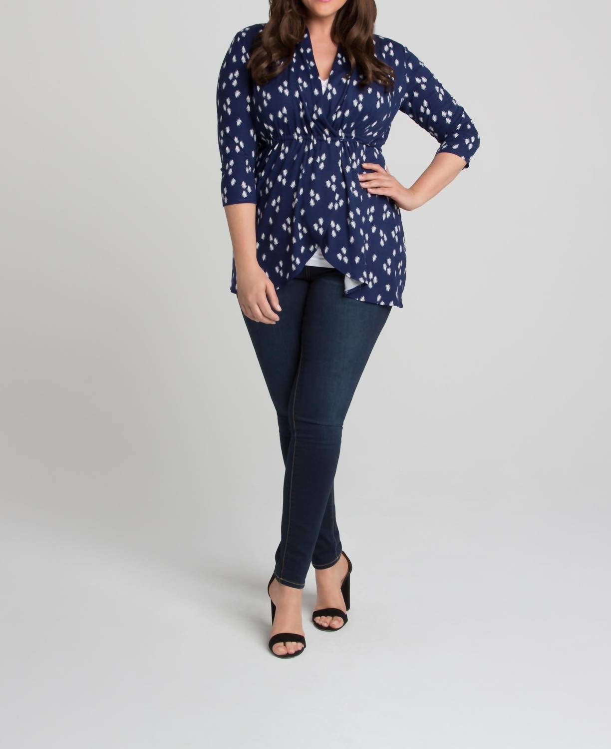 

Kiyonna Кимоно Lori Printed Bellini темно-синего цвета