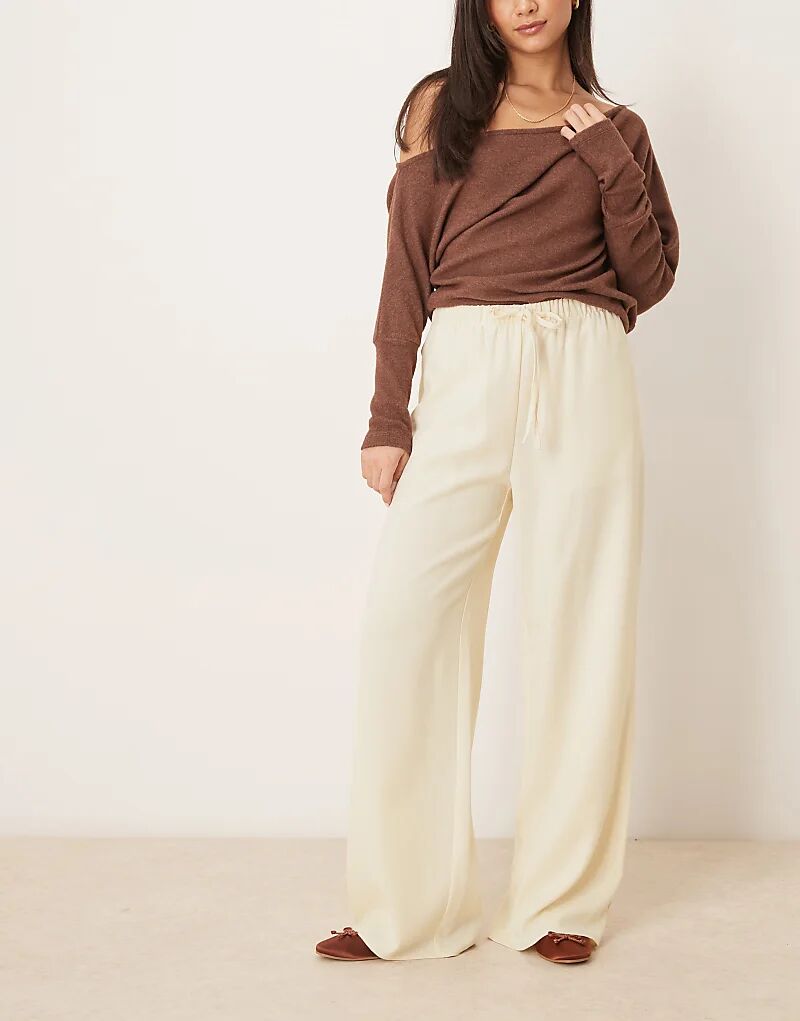 

ASOS DESIGN Tall Брюки-клеш с завязкой на талии, имитирующие льняной материал, цвета пахты