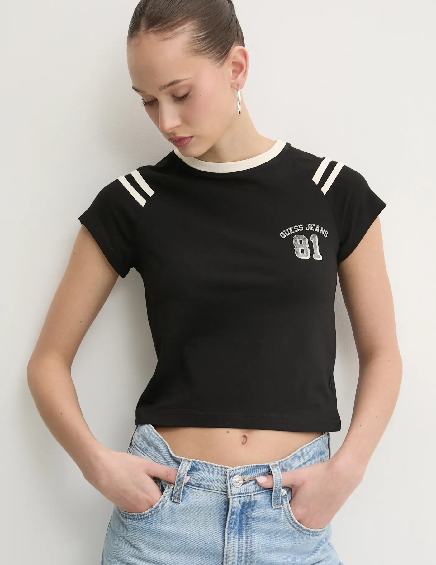 

Футболка Guess Jeans, черный