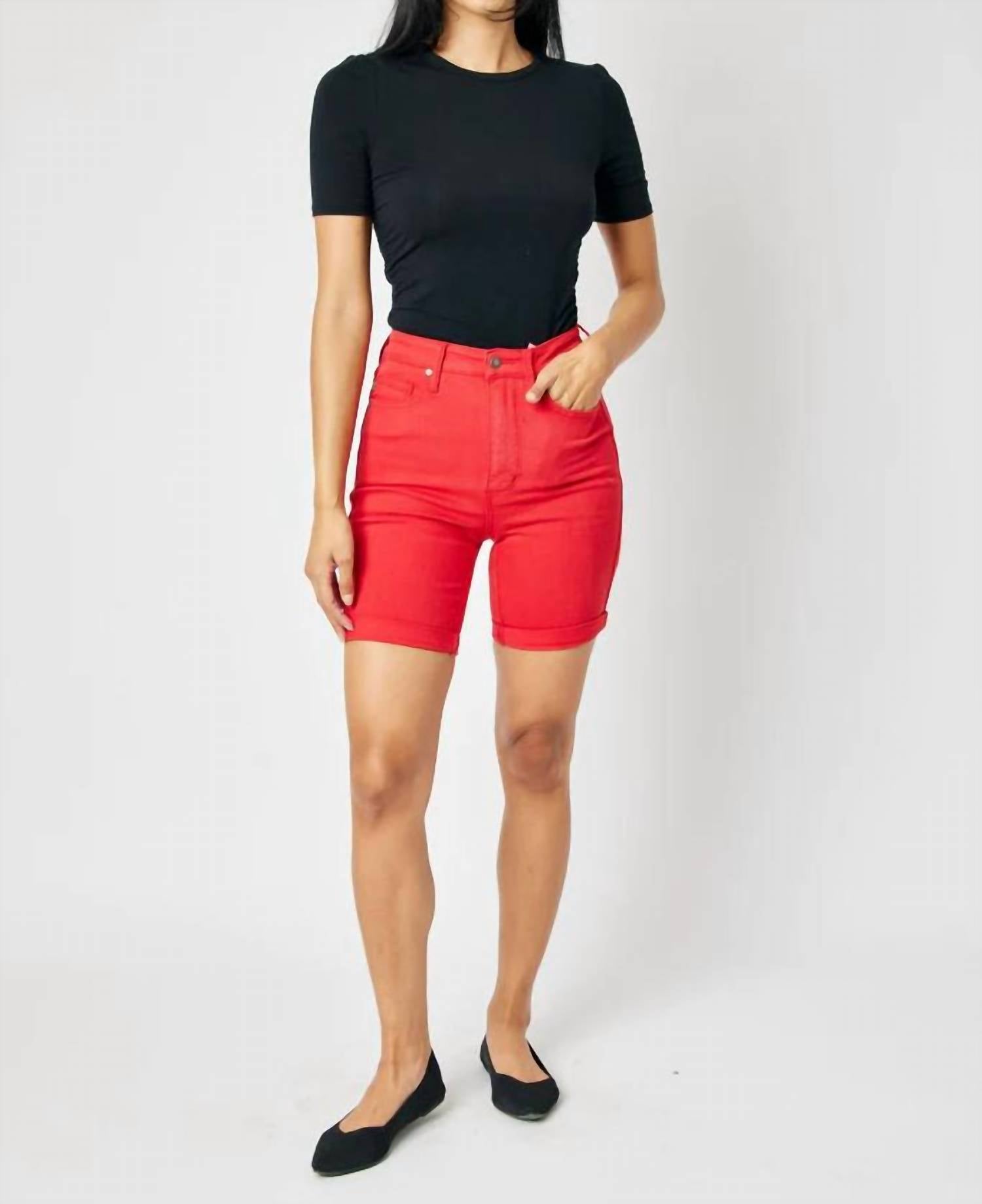 

Женские бермуды красные Judy Blue