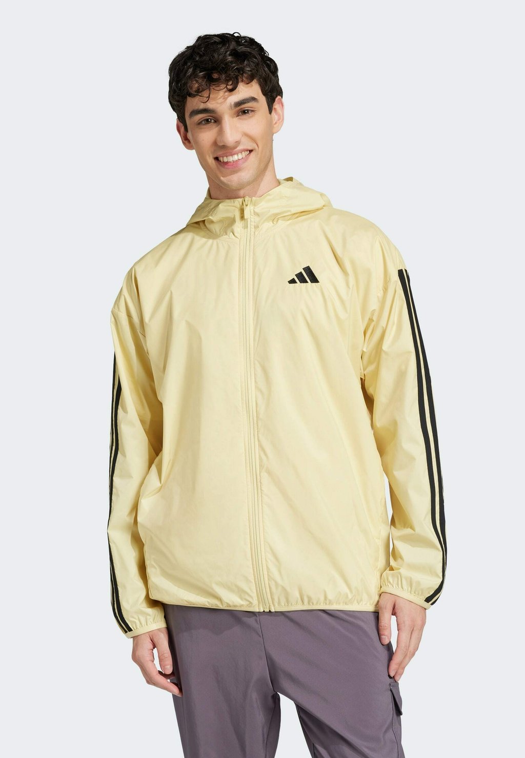 

Тренировочная куртка adidas Sportswear, светло-желтый