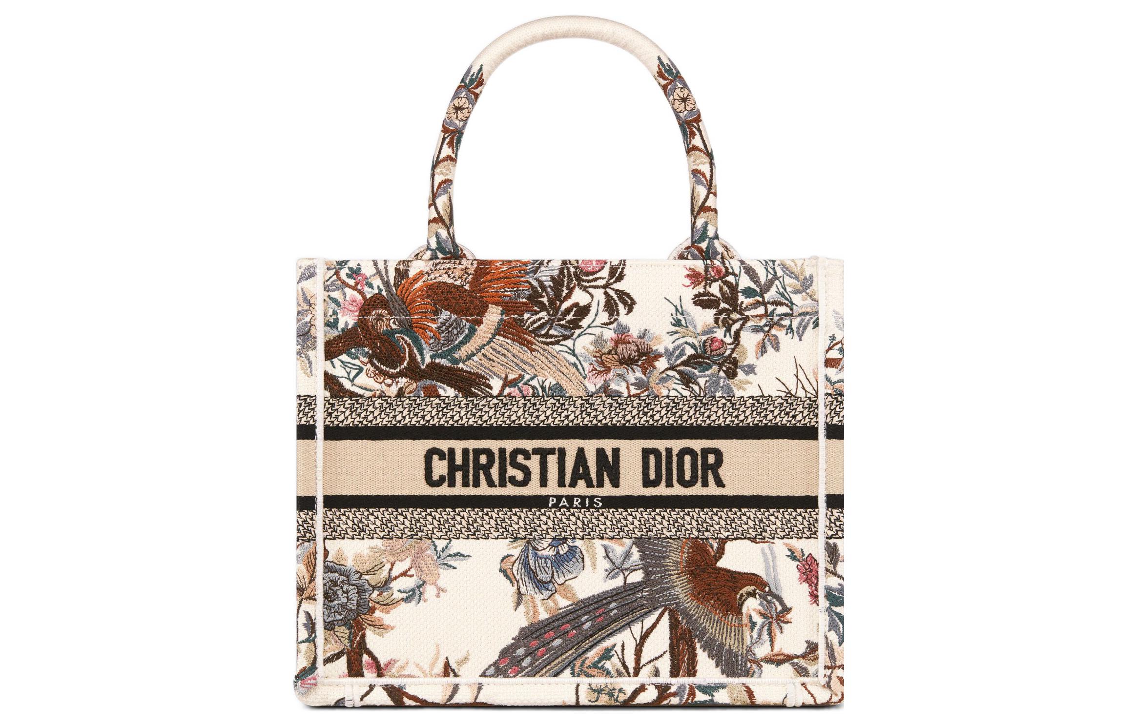 

BookTote Embroidery Tote Bag, шоппер, женская сумка Trumpets молочно-белый DIOR, Set (Bag+Dust Bag)